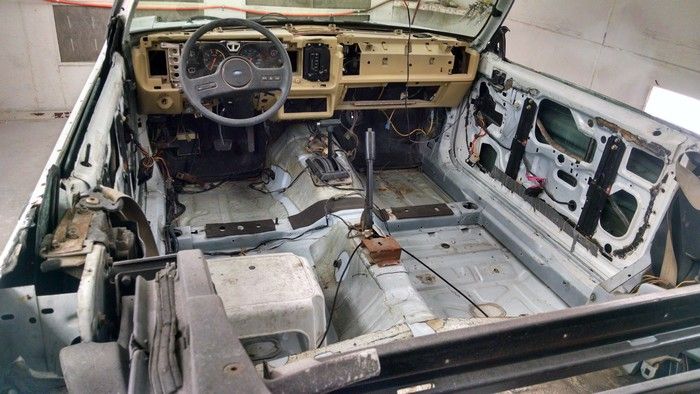1986 Mustang GT Convertible inside view everything stripped out
