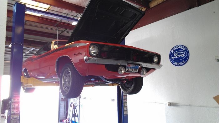 1970 Barracuda passenger front view on the lift