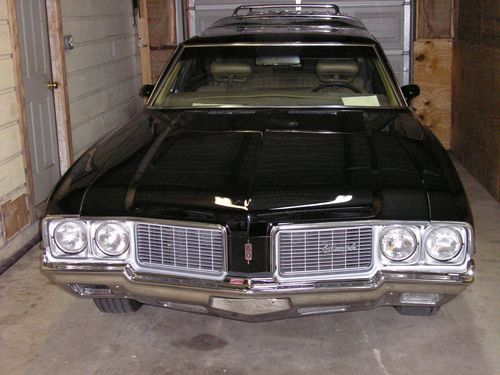 grill, 1970 oldsmobile vistacruiser, front view