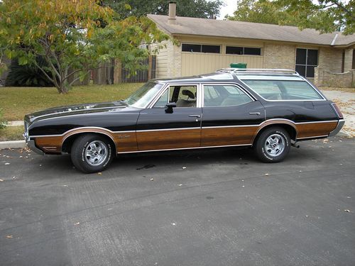 1970 oldsmobile vistacruiser, driver side view